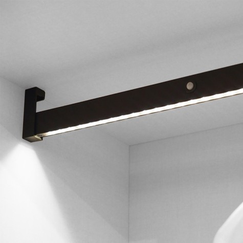 Emuca Barra para armario con luz LED Castor, batería extraible y sensor de movimiento, 1.158, Anodizado mate